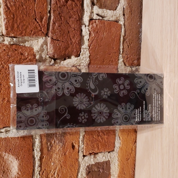 NWT Grace Adele feather bag clip/keychain - Picture 10 of 10